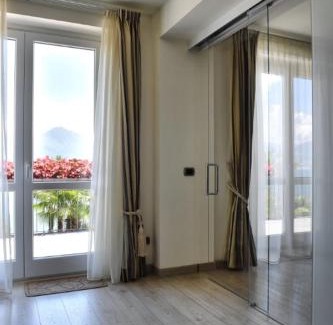 Stresa Apartment | Villa Vignolo: Oceanfront Oasis with Pool and Hot Tub