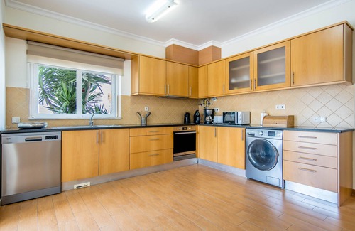 Correeira Villa | Villa Vilas Boas: Walk to Beach, Pool & Spa Amenities