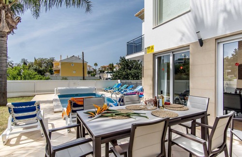 Correeira Villa | Villa Vilas Boas: Walk to Beach, Pool & Spa Amenities