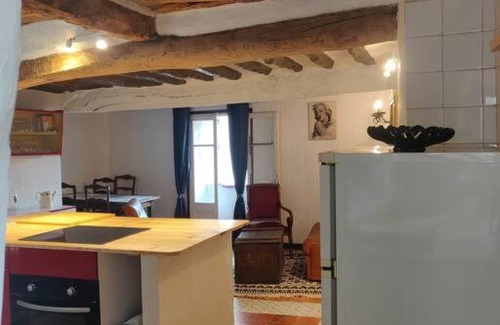 Padern House | Discover Villa Vilata in Padern - Family-Friendly Retreat