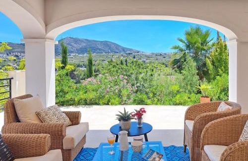 Lluca Villa | Discover Villa Almandrina: 4-Star Stay with Pool & Child-Friendly Amenities