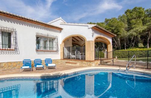 El Tosalet Villa | Villa Brumble: Top-Rated Stay with Pool & Family Amenities