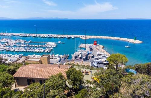 Punta Ala Villa | Beachfront Villa Giuliana: 4-Star Rating, Pet Friendly & Ocean View