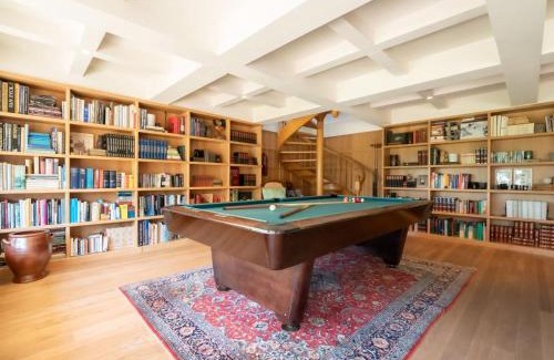 De Haan Villa | Family Retreat at Villa Rosetree with Relaxing Hot Tub