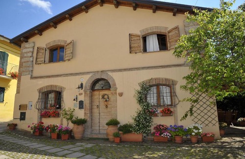 Fabriano House | Villa Villacolle: Pet-Friendly Retreat with Perfect Reviews