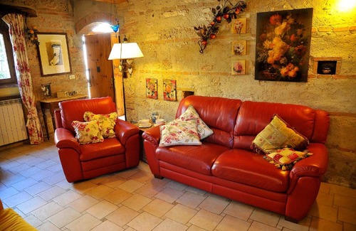 Fabriano House | Villa Villacolle: Pet-Friendly Retreat with Perfect Reviews
