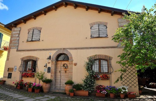 Fabriano House | Villa Villacolle: Pet-Friendly Retreat with Perfect Reviews