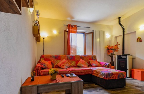 Scaglieri Villa | Villa 'Villetta Ibiscus Front Sea' with Private Terrace, Balcony and Wi-Fi