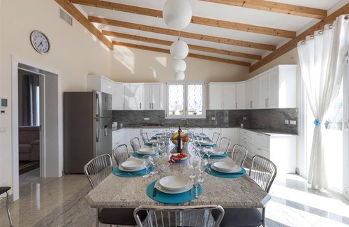 Ruffano Villa | Villa Vincenti: Guest Rated 10/10 with Pool & Dining