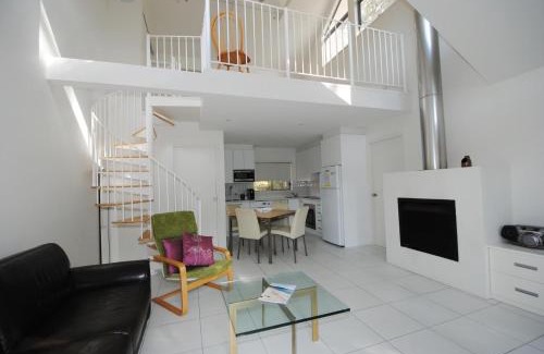 Vincentia House | Villa Vincentia - Ocean View Retreat in Jervis Bay