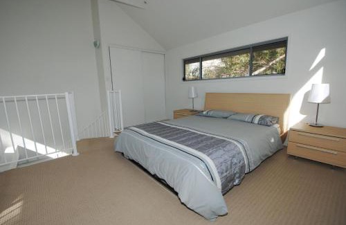 Vincentia House | Villa Vincentia - Ocean View Retreat in Jervis Bay