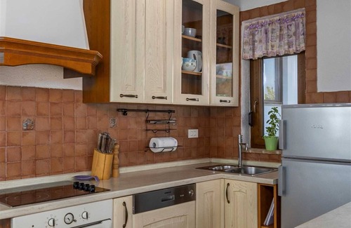 Nedescina Villa | Villa Vinci: Relax by the Pool with Family-Friendly Amenities