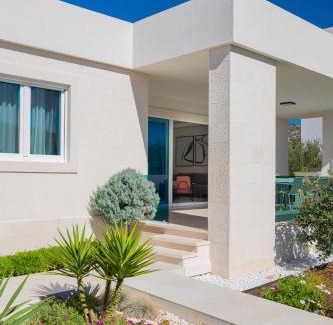 Vinisce Villa | Villa VinSun: Oceanfront Bliss with 9.8/10 Guest Ratings
