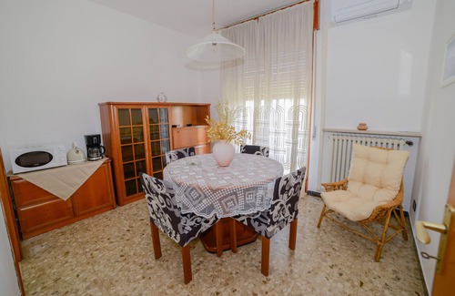 Caprino Veronese Villa | Villa Viola: Cozy Retreat with Ocean View & Spa Access