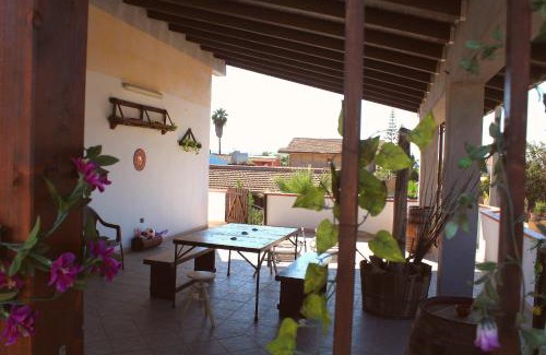 Agnone House | Villa Viola: Pet-Friendly Retreat with Ocean Views