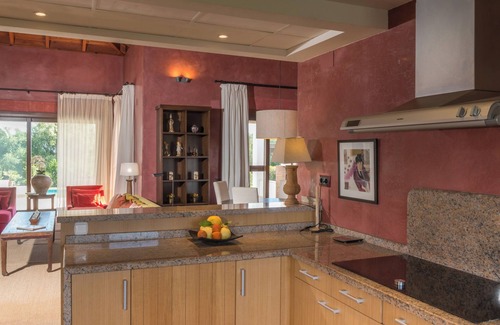 Benalup-Casas Vieja House | Villa Violeta: Poolside Retreat with Garden & Wi-Fi
