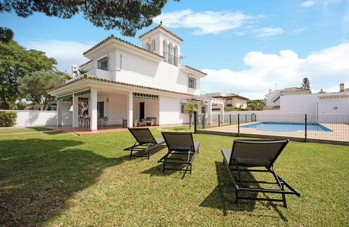 Poblado de Sancti Petri House | Beachfront Villa “Virgen del Camino” with Pool & Garden
