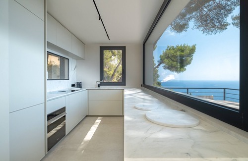 Villefranche-sur-Mer Villa | Ocean View Villa Sea View: Pet Friendly with Spa & Pool
