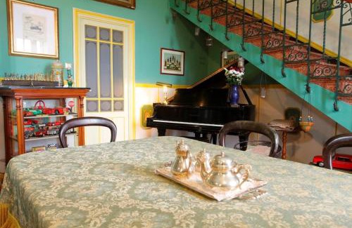 Viagrande House | VILLA VISCALORI A garden with pool and see view near Etna