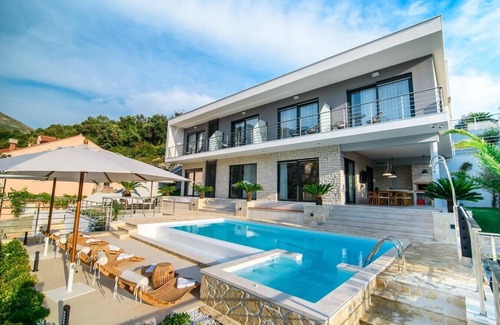 Stikovica Villa | Private Villa with Pool in Beautiful Dalmatia