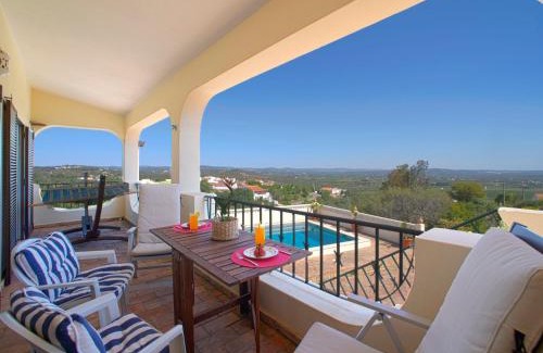 Silves Villa | Villa Vista: Family-Friendly Retreat with Pool Access