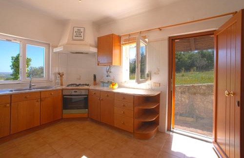 Silves Villa | Villa Vista: Family-Friendly Retreat with Pool Access