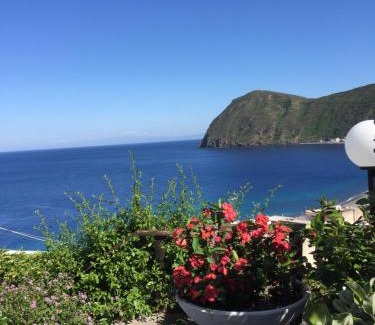 Canneto Apartment | Oceanfront Villa Vista Mare Mela - Rated 9.4/10 by Guests