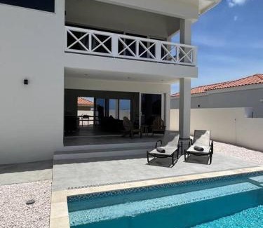 Willemstad Villa | Explore Villa Vista Montaña: 4-Star Getaway with Pool