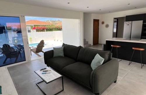Willemstad Villa | Explore Villa Vista Montaña: 4-Star Getaway with Pool