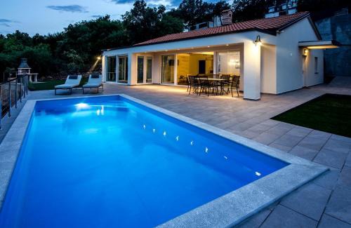 Pobri Villa | Exceptional Oceanfront Villa Vista sul Quarnero Awaits You