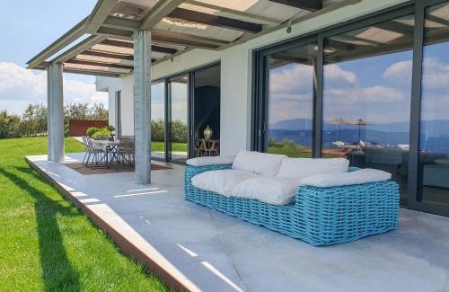 Zamask Villa | Experience Villa Vista Zamask: Pet-Friendly Oceanfront Retreat
