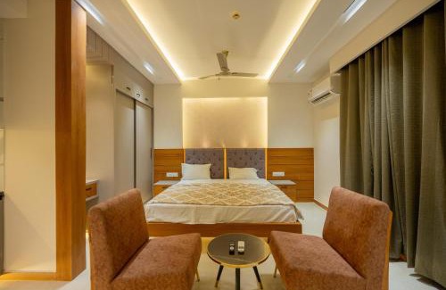 Gomti Nagar Apartment | Villa Vistosa: Guest Rated 9.6 with Pool & Family Amenities