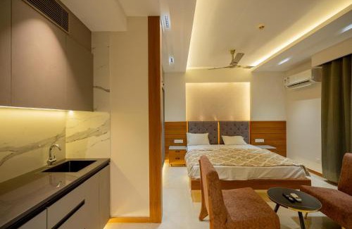 Gomti Nagar Apartment | Villa Vistosa: Guest Rated 9.6 with Pool & Family Amenities