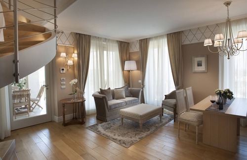 Castiglione Falletto Apartment | Villa Vitae: Elegant Three-Room Apartment with Panoramic Views