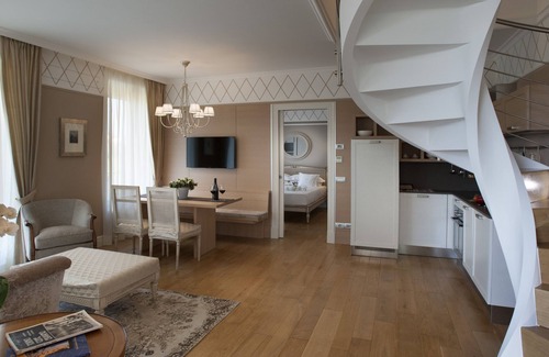 Castiglione Falletto Apartment | Villa Vitae: Elegant Three-Room Apartment with Panoramic Views