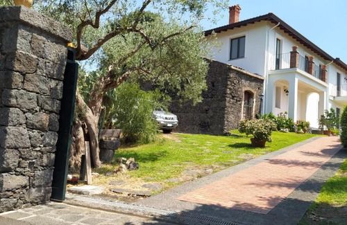 Santa Tecla House | Villa Vittoria: Relax by the Pool with Ocean Views