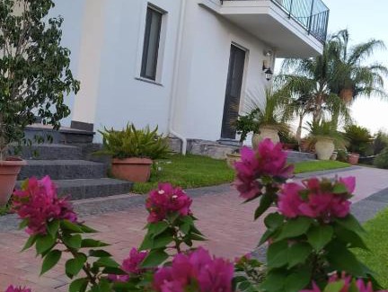 Santa Tecla House | Villa Vittoria: Relax by the Pool with Ocean Views