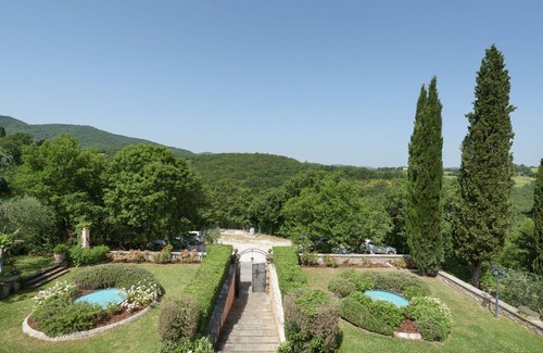 Santa Reparata Villa | Villa Vittoria d'Anghiari: Family-Friendly Retreat with Spa