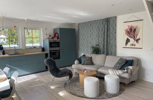 Slite House | Relax at Villa VitvikenB in Gotland with Pool & Ocean Views