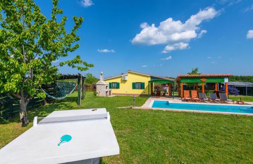 Heki House | Villa Vrt, a private and fully fenced forest retreat
