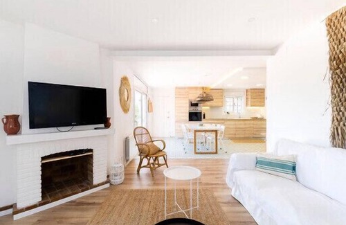 L'Escala House | Exceptional Villa 900m from Beach with Ocean Views & Pool