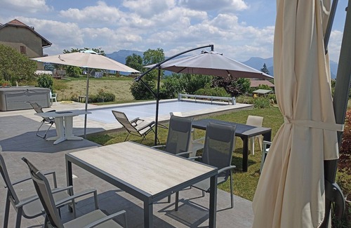 Pringy Villa | Relaxing Villa Vue Lac with Pool & Family-Friendly Amenities