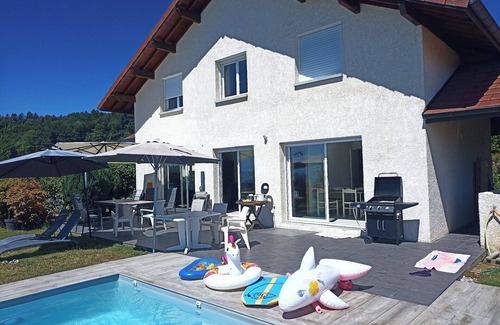Pringy Villa | Relaxing Villa Vue Lac with Pool & Family-Friendly Amenities