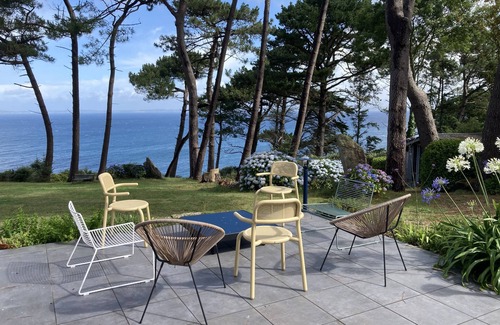 Poullan-sur-Mer House | Cozy Villa with Sea View and Private Pool Retreat