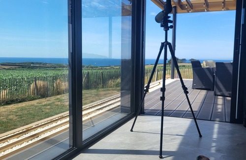 Plougonvelin Villa | Oceanfront Villa with Hot Tub in Beautiful Brittany