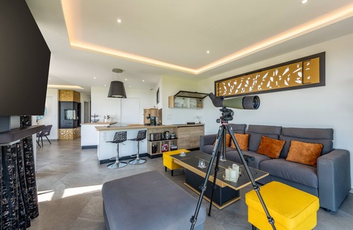 Plougonvelin Villa | Villa "Vue Mer - Les Gîtes De Fabie" with Private Terrace & Spa