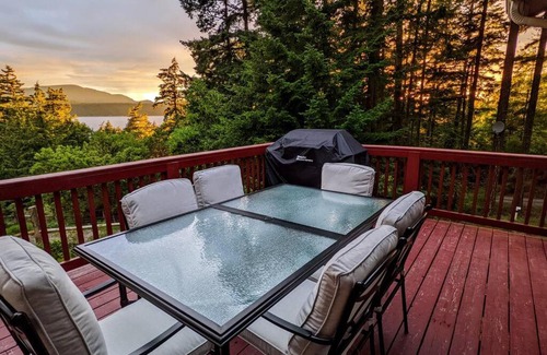 Eastsound Villa | Villa with Spectacular Bay Views, Garden & Playful Amenities