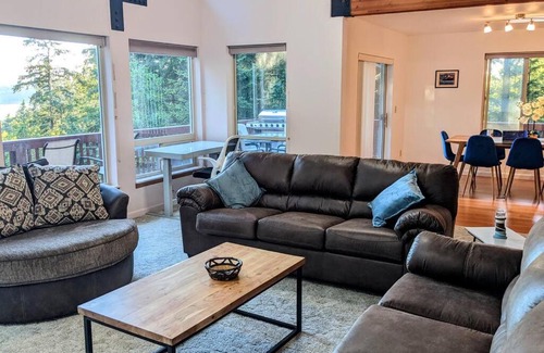 Eastsound Villa | Villa with Spectacular Bay Views, Garden & Playful Amenities