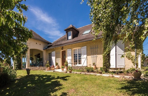 Saint-Bonnet-la-Riviere Villa | Inviting Villa with Pool and Exceptional 9.8 Rating