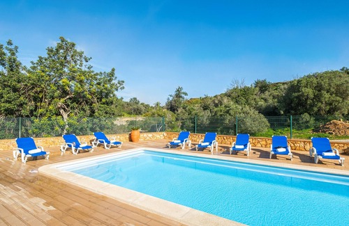 Albufeira Villa | Relaxing Villa with Heatable Pool, 4 Bedrooms & Ocean Views